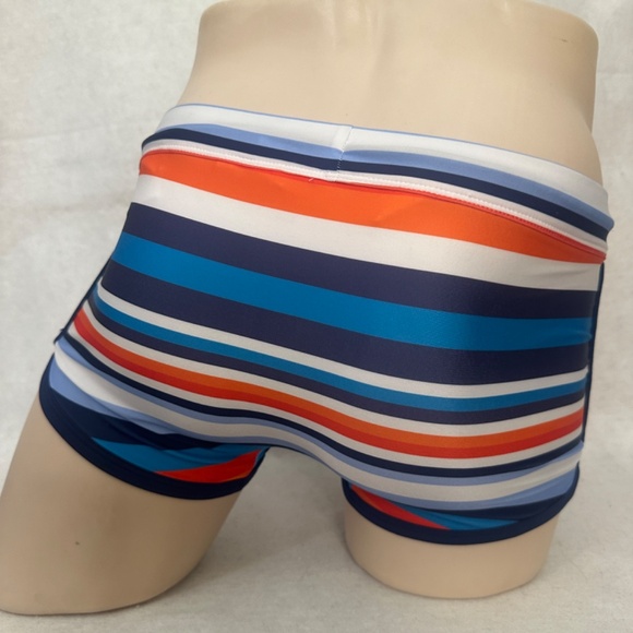 2xist Square Cut Swimsuit Small Gently worn 84% polyester/16% spandex - Picture 3 of 6